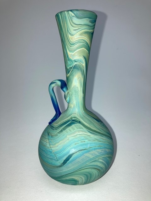 Round vase single handle and extended flared
                    neck