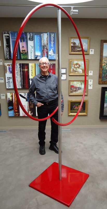 Artist Jack
Hillman with commissioned sculpture